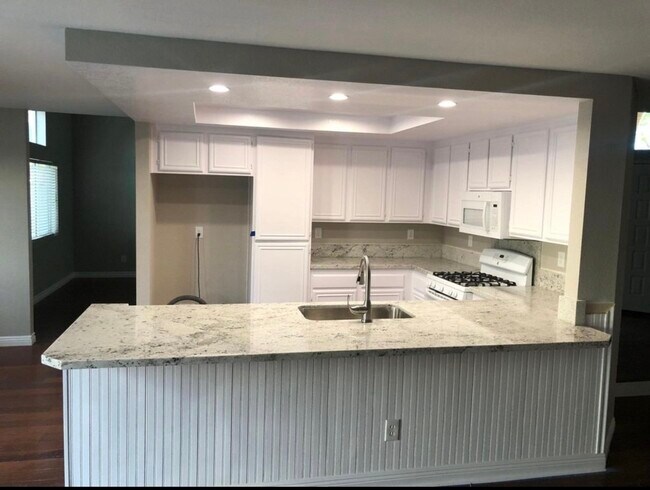 Building Photo - 23900 Cadenza Dr