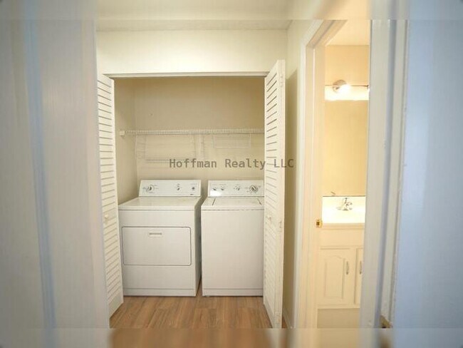 Building Photo - 2-Bed, 2-Bath Condo in Meadowood Community Temple Terrace