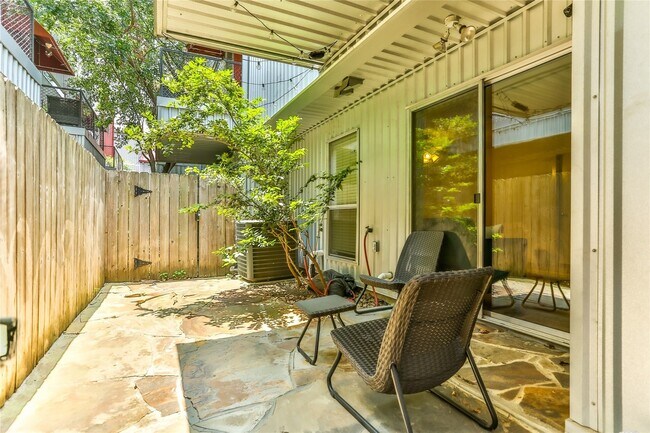 Building Photo - 2918 Commerce St