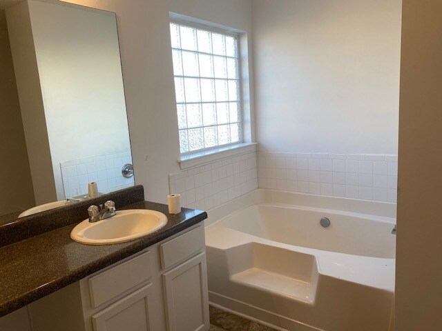 Building Photo - 5279 High Tide Ct