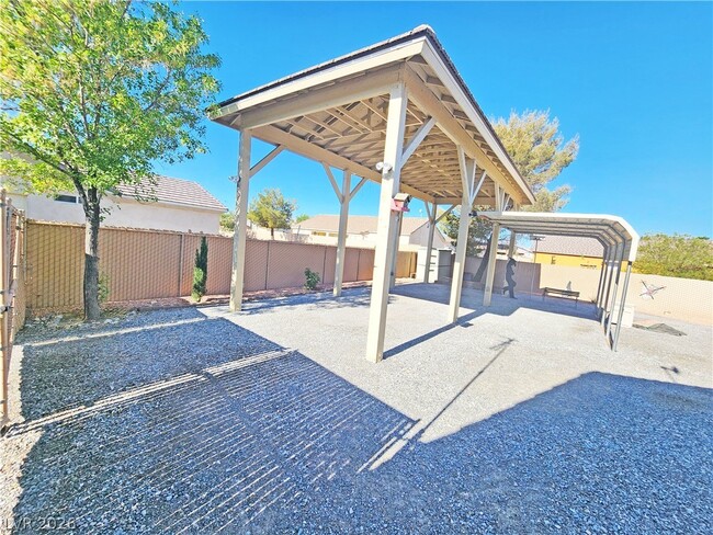Building Photo - 380 Round Up Ct