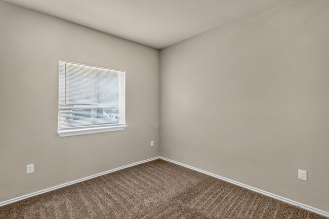 Building Photo - 516 E Hazelwood St