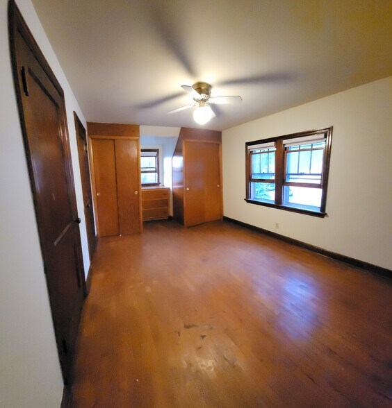Building Photo - 1729 W Rogers Ave