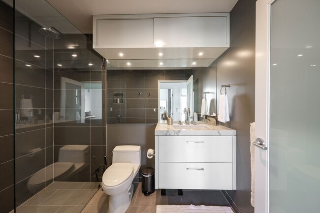 Building Photo - 575 Sixth Ave