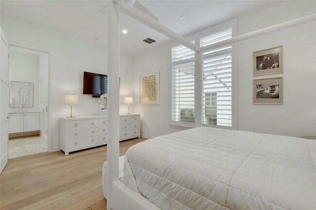 Building Photo - 2510 Sutherland St