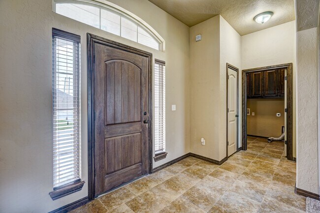 Building Photo - AVAILABLE THE END OF APRIL! 3 OR 4 BDRM, 2 BATHRM, 2 CAR & STORM SHELTER