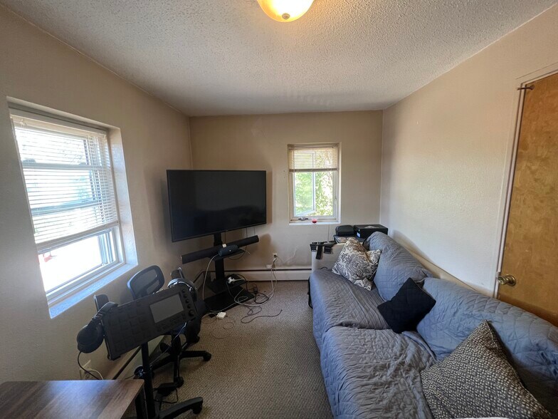 Building Photo - 109 16th St NE