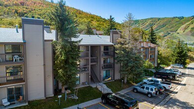 Building Photo - 2 Bedroom Fireside Condo- Minutes away from Park City Mountain