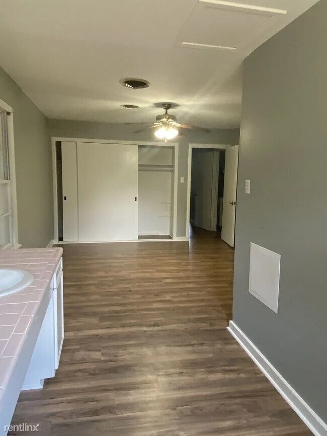 Building Photo - 731 Inwood Dr