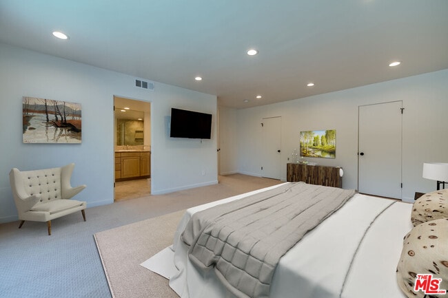 Building Photo - 13133 Morrison St