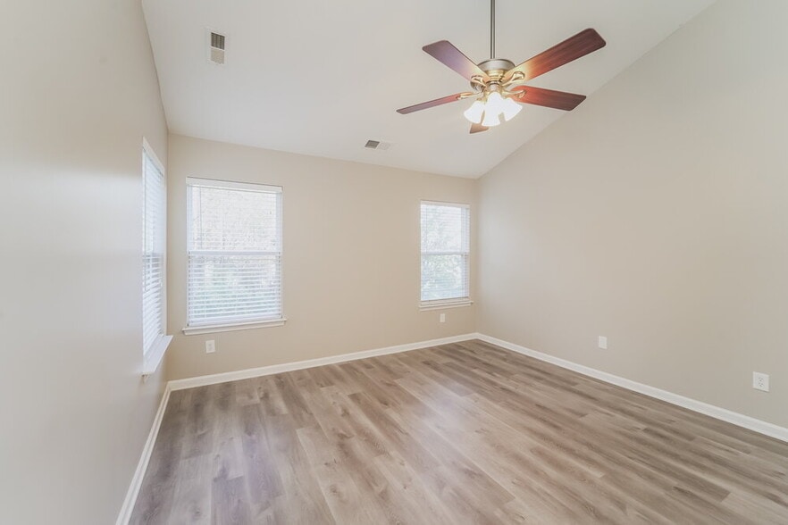 Building Photo - 331 Mountain Quail Dr