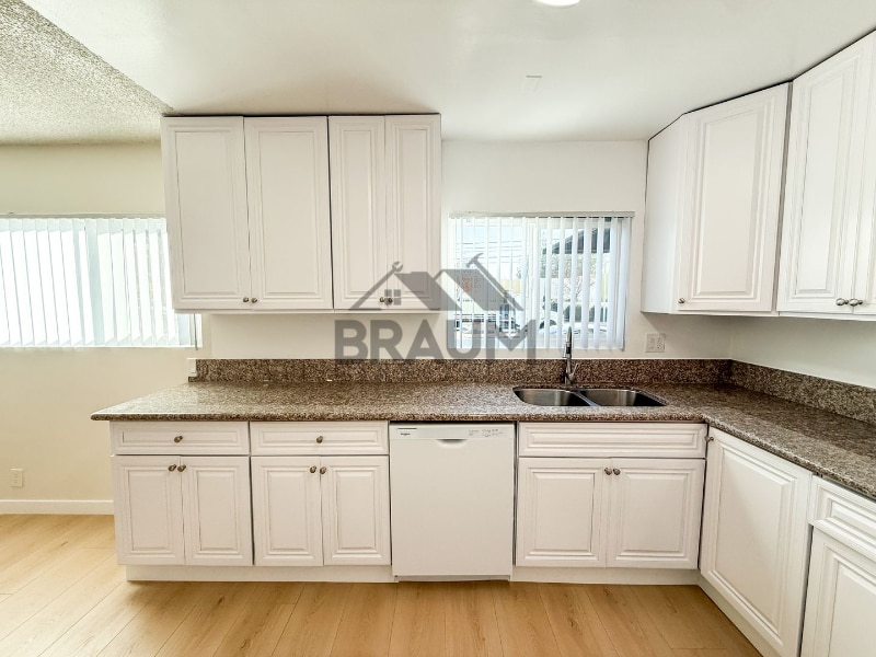 Building Photo - 13129 Oxnard St