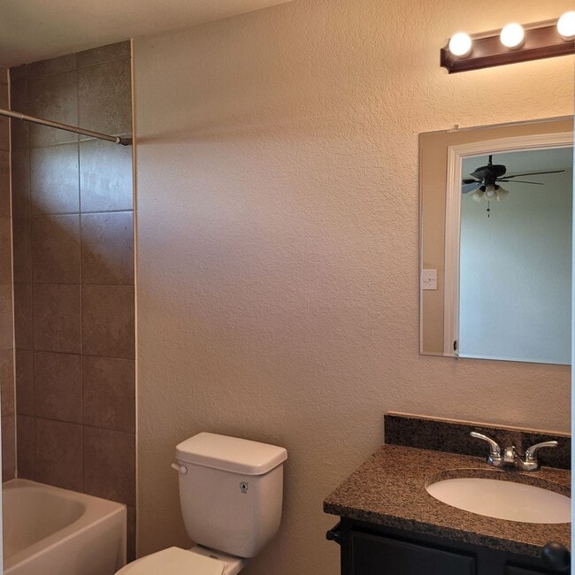 Building Photo - Town home for rent
