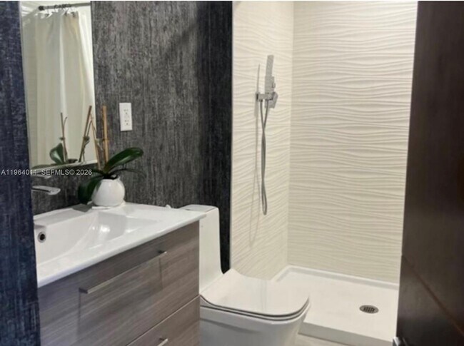 Building Photo - 20379 W Country Club Dr