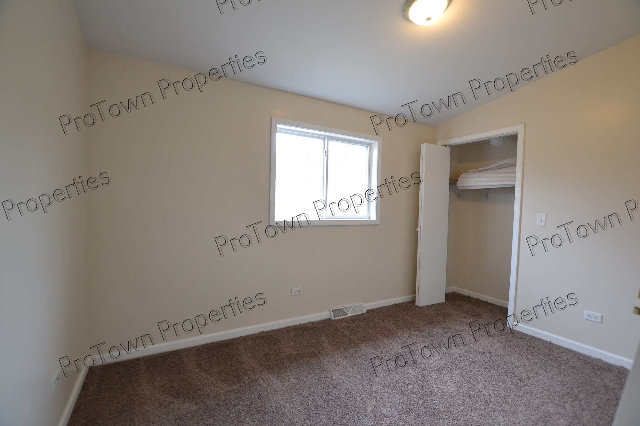 Building Photo - 217 Old Elm Rd