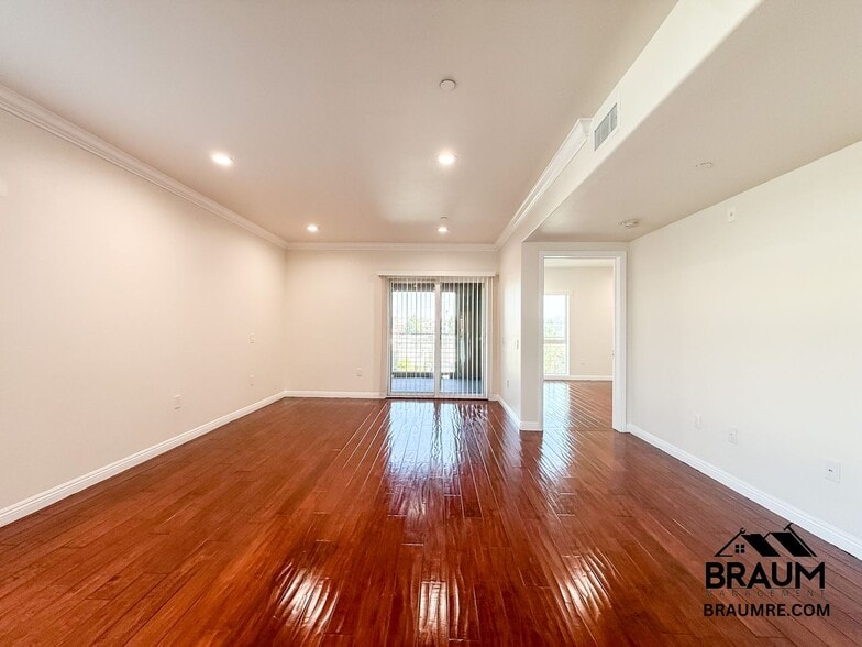 Building Photo - 332 S Virgil Ave