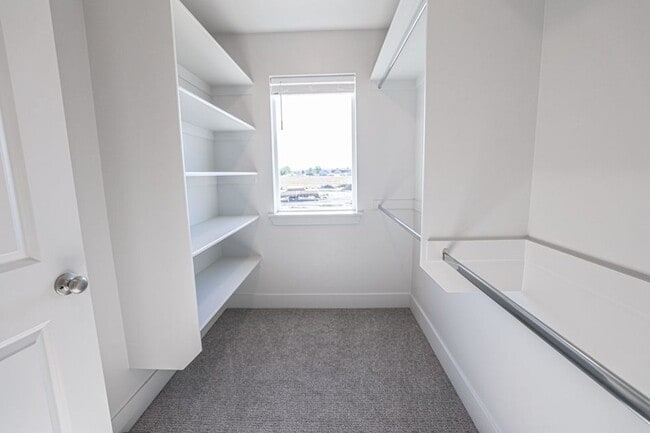 Building Photo - 3 bed, 2.5 bath Summerfield Townhome found in Rexburg! BRAND NEW PAINT THROUGHOUT!!!!