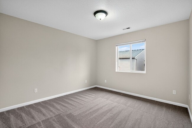 Building Photo - $500 off the first month's rent with a lease signed by 12/22/25!