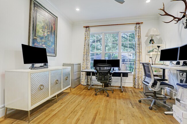 Building Photo - 2629 University Blvd