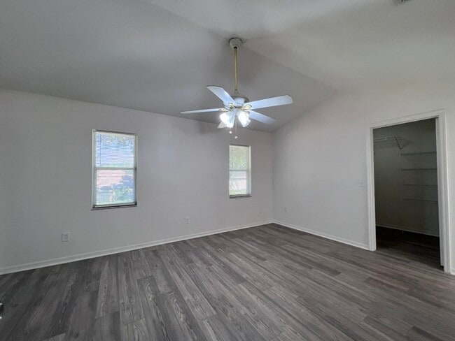 Building Photo - PRICE REDUCED FOR A QUICK MOVE IN!!  Beaut...
