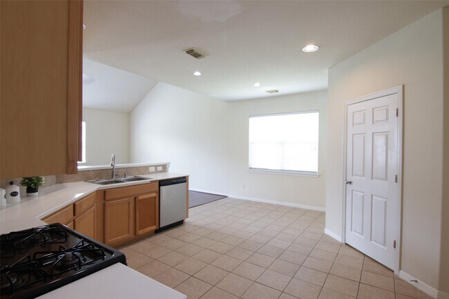 Building Photo - 2027 Creek Run Dr