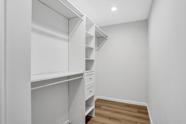 Master Closet - 12931 Barbezieux Dr