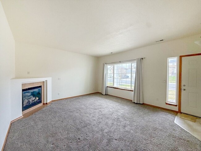 Building Photo - Beautiful 3 Bed, 2 Bath Home in Golden Hills