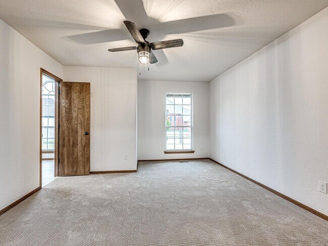 Building Photo - 4 Bedrooms - 3 Bathrooms - 3 Car Garage - ...