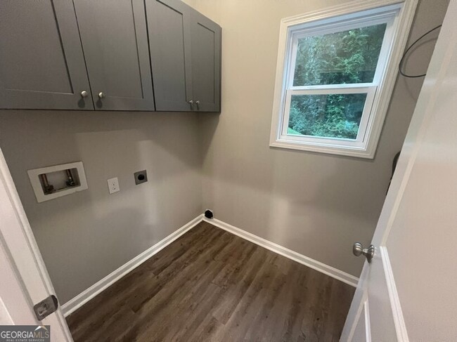 Building Photo - 1571 Bostwick Rd