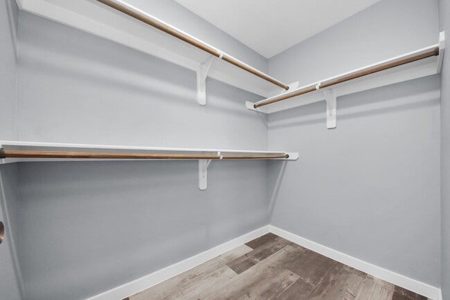 Building Photo - 618 Maple Way St