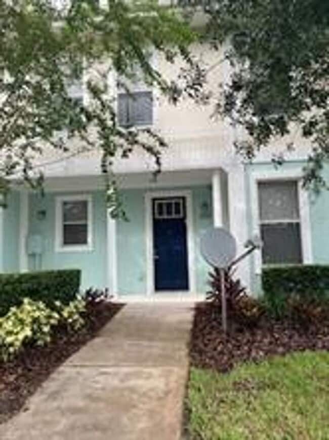 Building Photo - Kissimmee Townhome