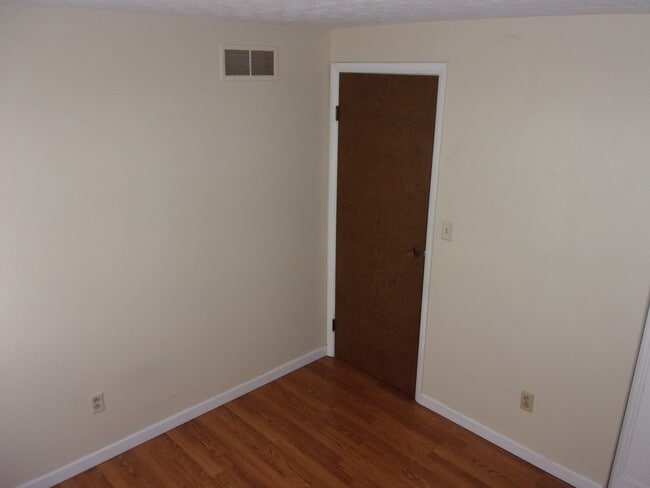 Building Photo - 4630 Cox Dr