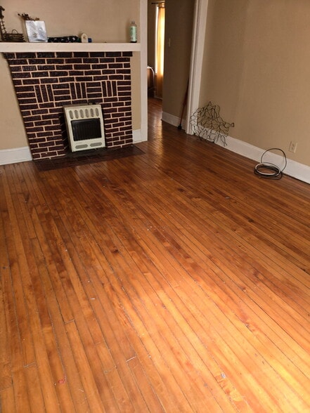 Living Room - 615 1/2 Maryland Ave