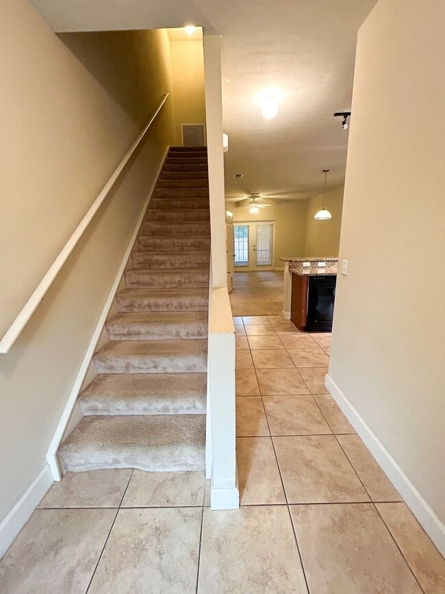 Building Photo - Woods Edge South #130