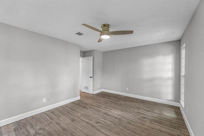Building Photo - 13607 Salisbury Dr