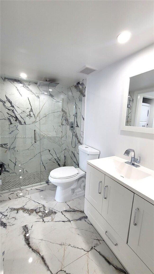 Building Photo - 7601 E Treasure Dr