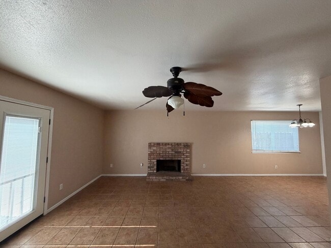 Building Photo - Wow Check out this 3 BD 2 BA SW Charmer near White Ln & Akers Road