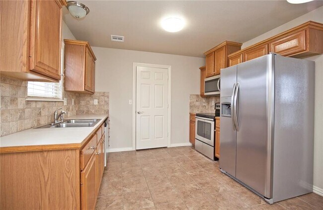 Building Photo - 611 Firewood Dr
