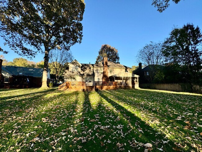 Building Photo - Fabulous 4-Bedroom Home w/2-Car Attached Garage! Dog Friendly - Screened Porch!