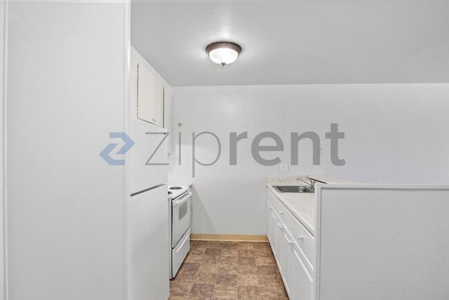 Building Photo - Unit 206