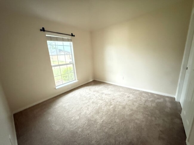 Building Photo - 7819 Woodbury Dr