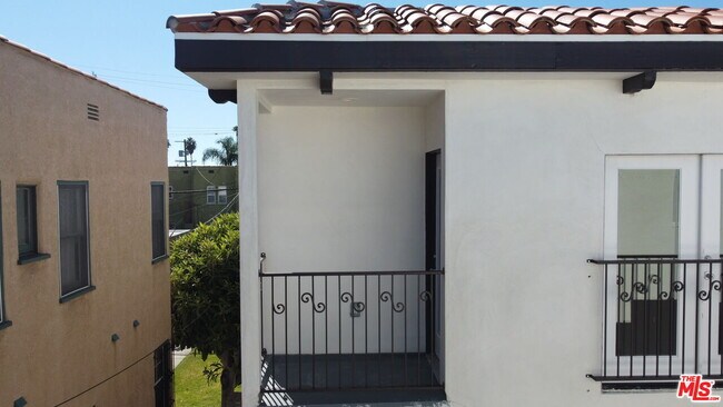 Building Photo - 3047 Wellington Rd