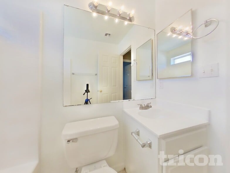 Building Photo - 423 N Shaylee Ln