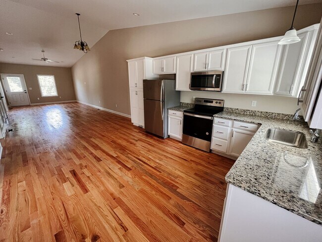 Building Photo - Brand New 3 Bed, 2 Bath One-Level Townhome