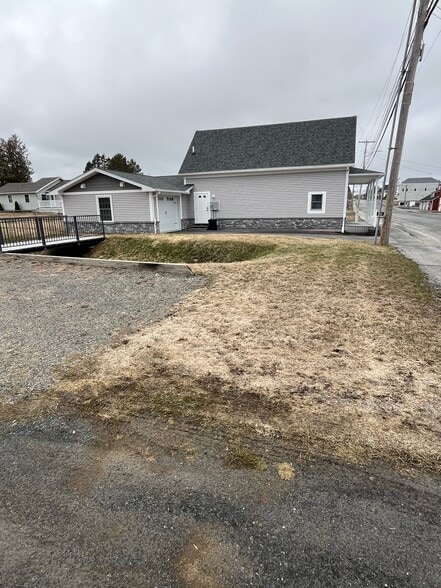 Building Photo - 456 Main St