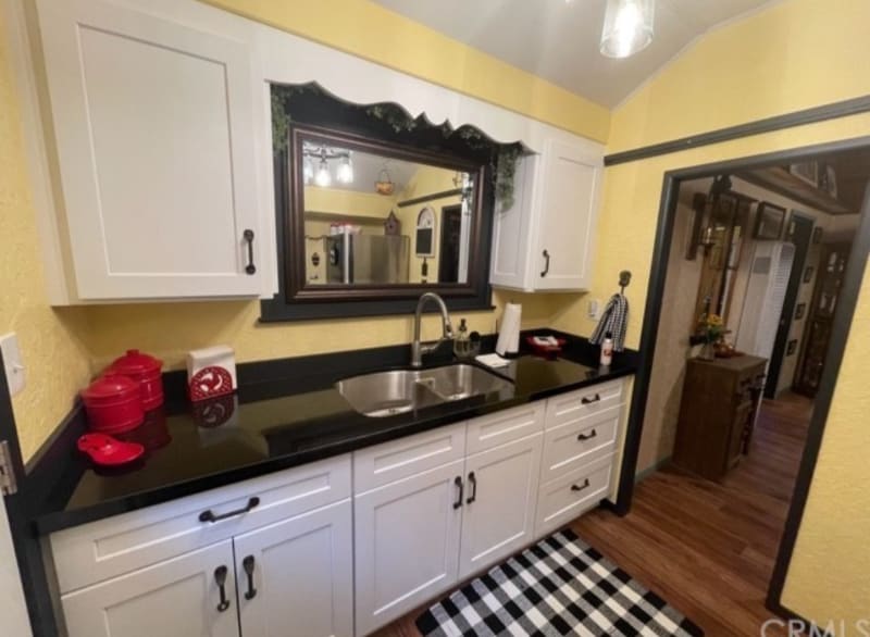 Building Photo - 39861 Fern Ln