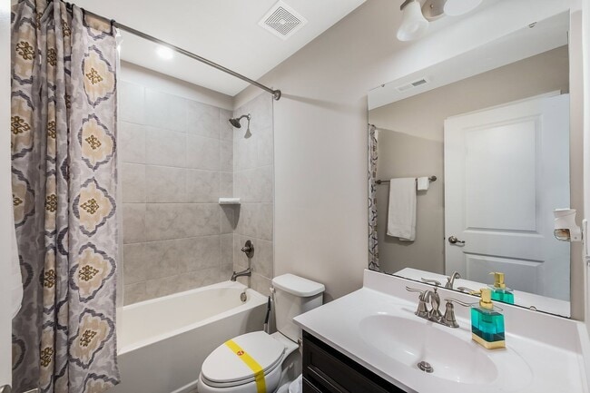 Building Photo - 6616 Pathfinder Wy