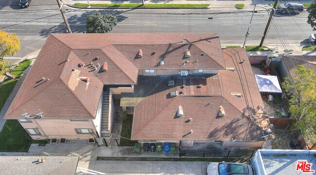 Building Photo - 3701 Coliseum St