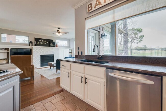 Building Photo - Stunning Home in Falcon Point!