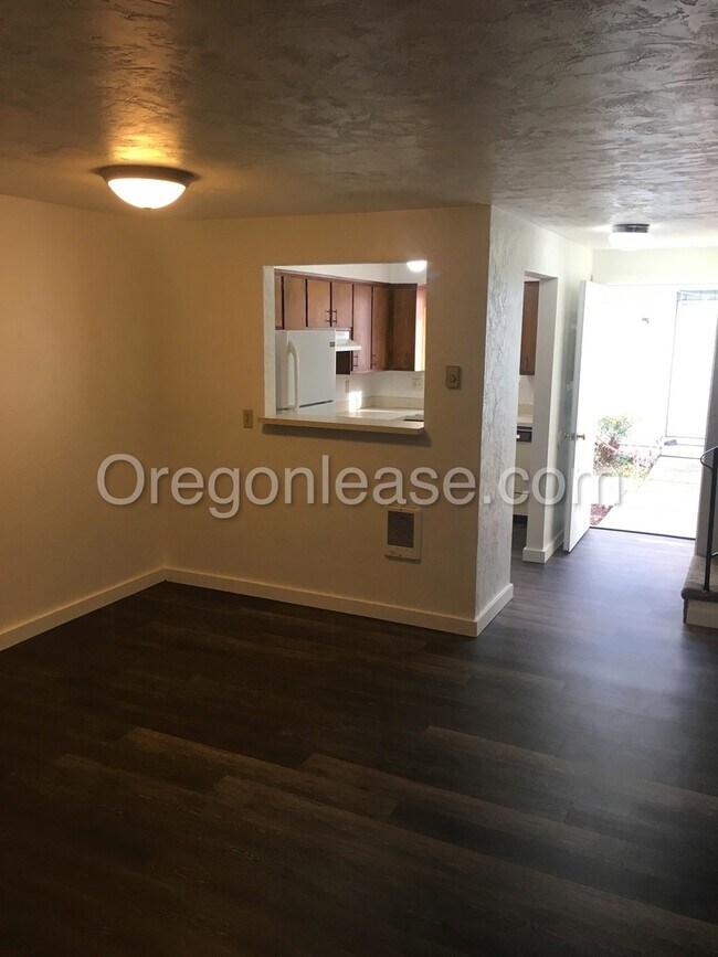 Primary Photo - 2 bed 1.5 bath West Springfield Townhouse
